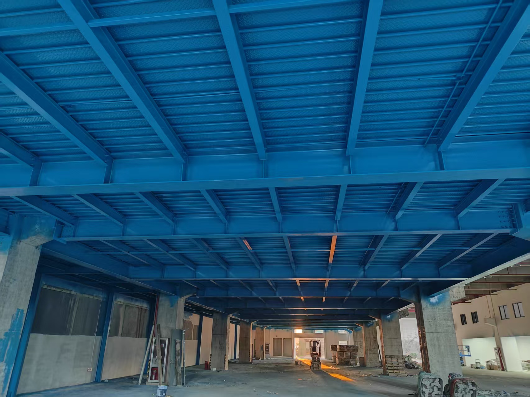 廠房內部鋼結構平臺